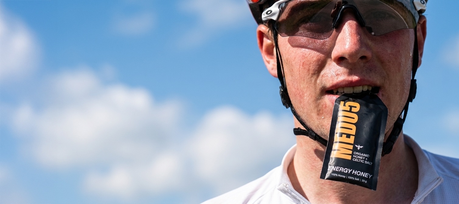 Cyclist with a MEDU5 energy honey gel
